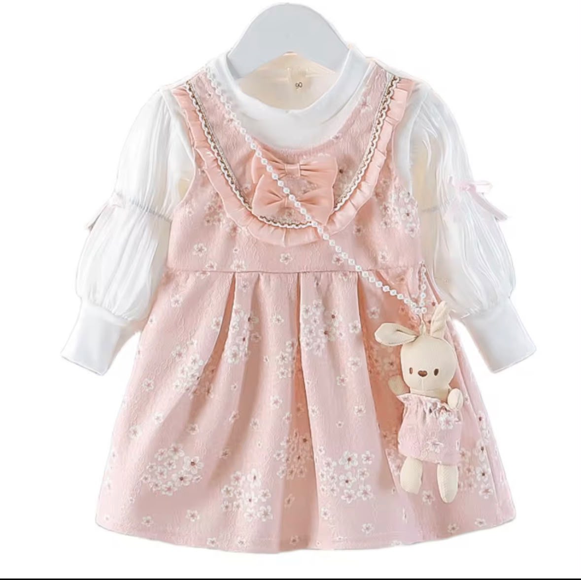 Vestido rosado floral con blusa blanca