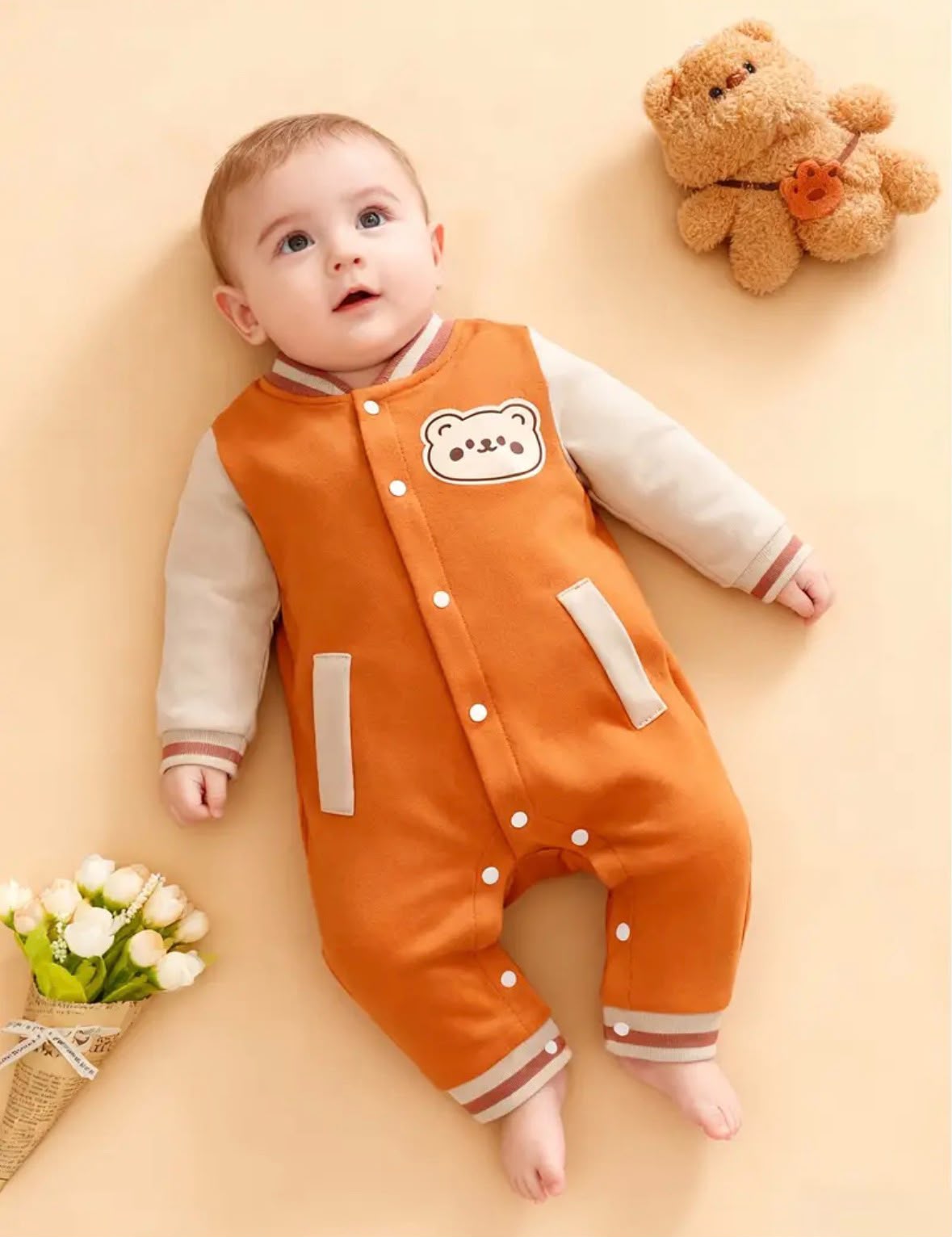Enterizo naranja con osito para bebé